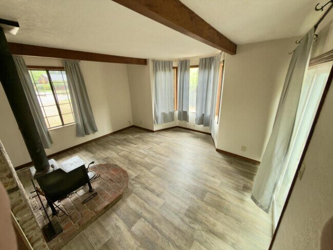 Photo - 372 W Hickory St Casa