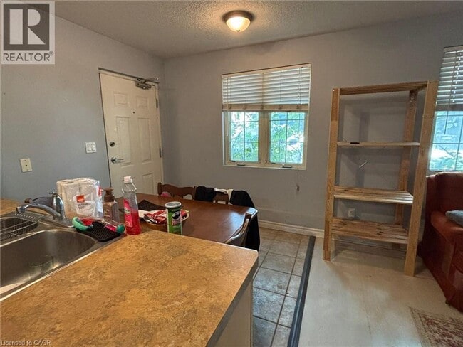 Photo - 124 King St N Unit 3