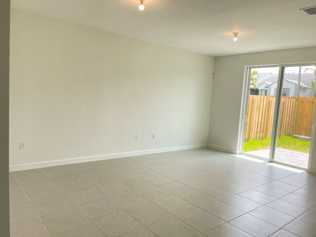 Photo - 1427 SE 7th Ter