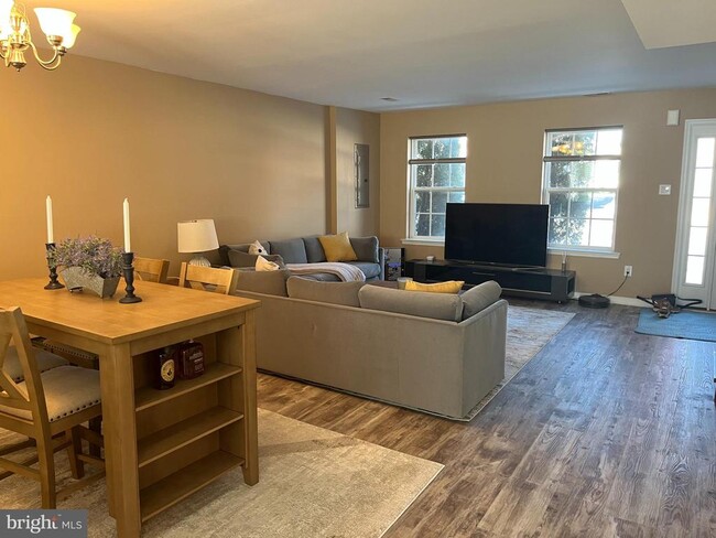 Photo - 222 South St