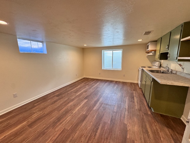 Photo - 607 Hollins Ave Unidad B