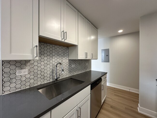 Photo - 535 W Aldine Ave Unit 215