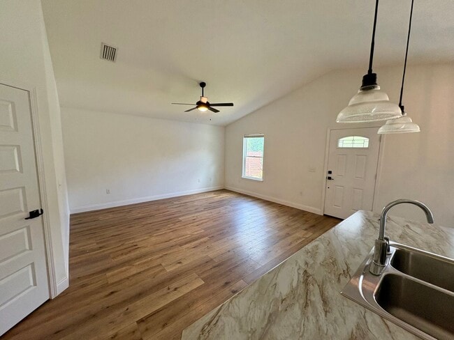 Photo - 2 bed 1 bath