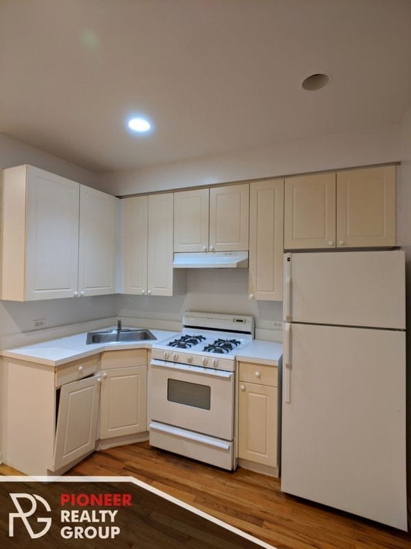 Photo - 917 W Dakin St Unit 308