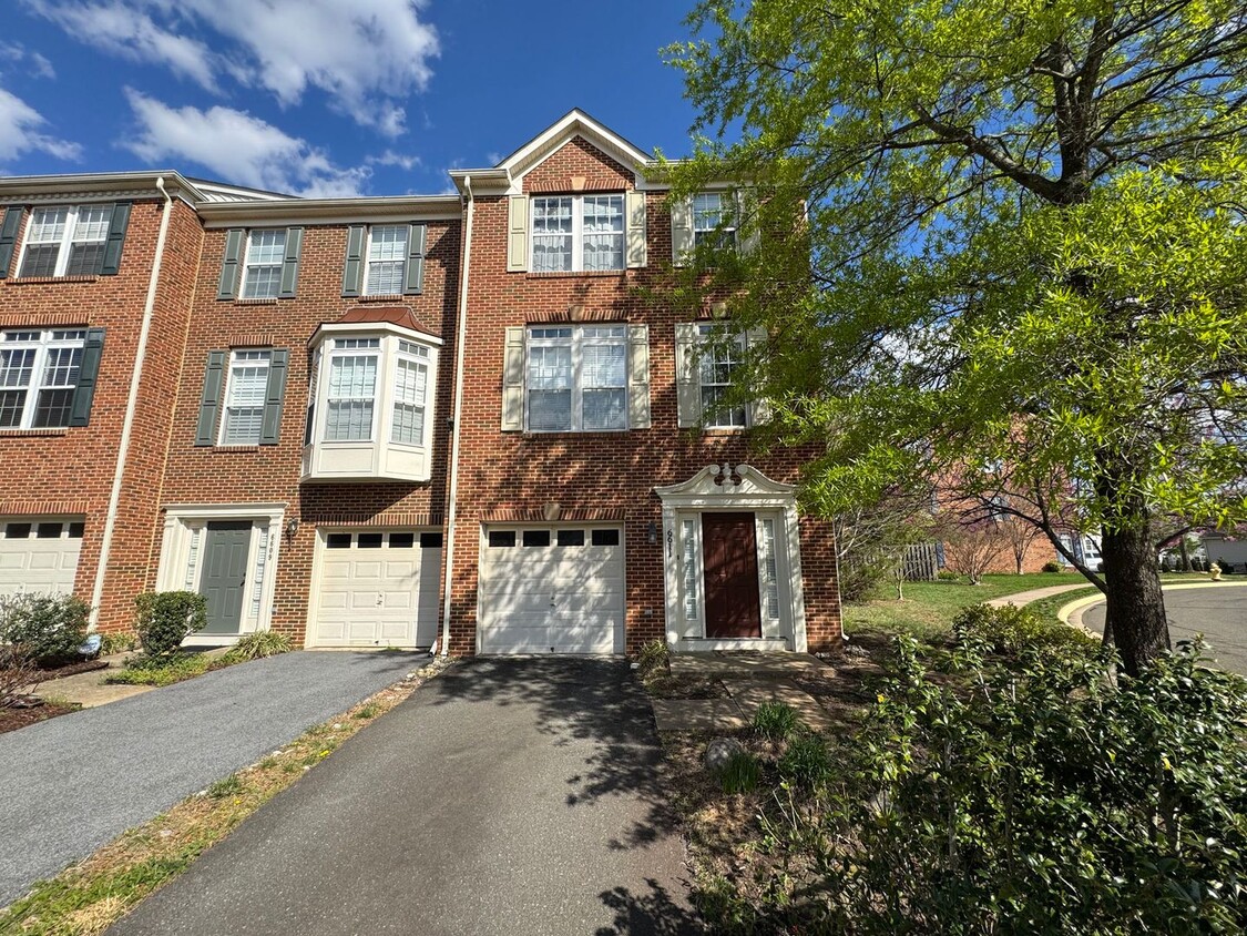 Gorgeous 3 Bed Bed 2/2 Bath End-Unit Townh... - Gorgeous 3 Bed Bed 2/2 Bath End-Unit Townh...