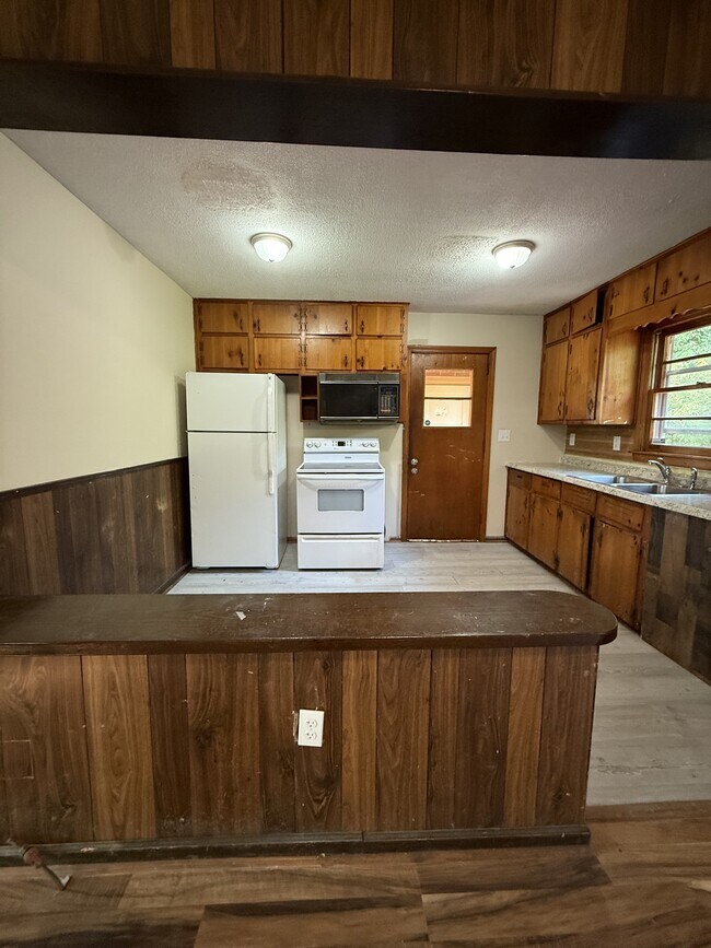 Photo - 317 Sunhill Rd NW
