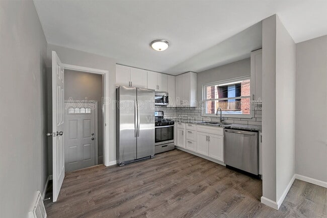 Photo - 905 Russell Blvd