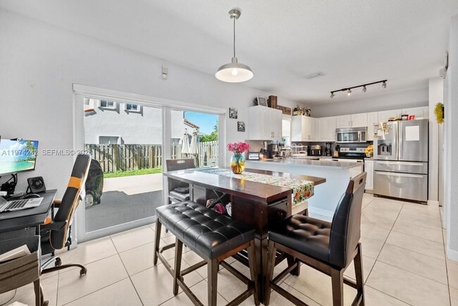 Photo - 930 SW 147th Ct