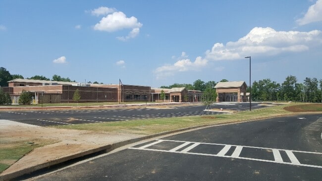 Photo - 404 St Claire Dr