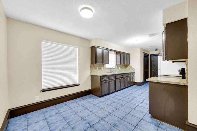 Photo - 2316 Pin Oak Rd