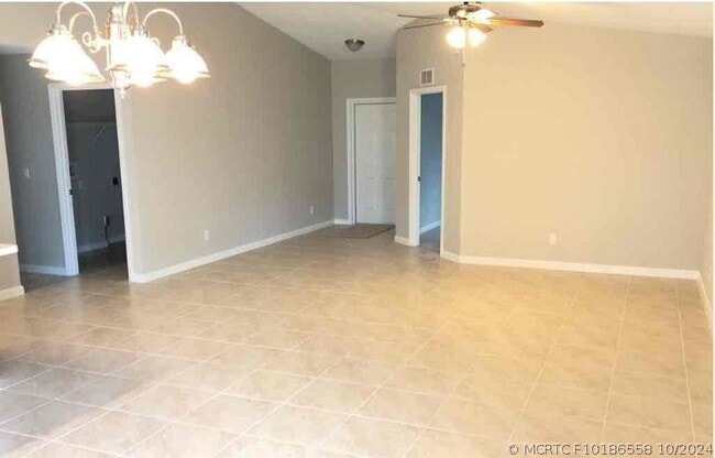 Photo - 1643 SW Edinburgh Dr