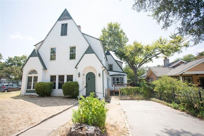 Building Photo - 201 W 33rd St