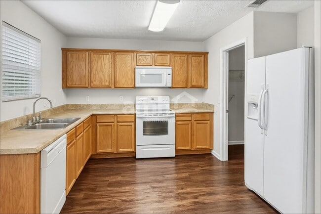 Photo - 1316 Roxbury Ct