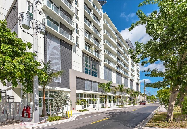 Photo - 321 NE 26th St Unidad 805