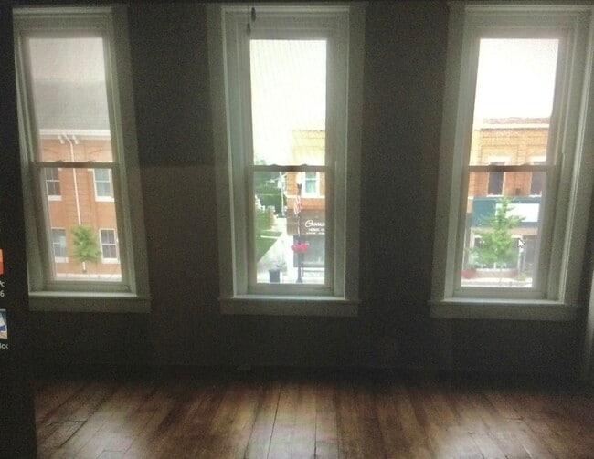 Building Photo - 111 E Main St Unit 2nd floor Rental