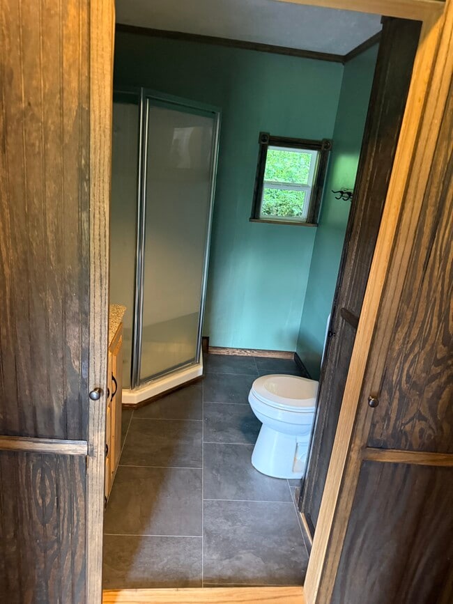 Baño - 207 Poplar St