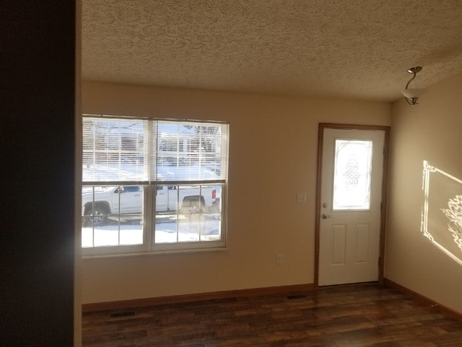 Photo - 154 Helen Pl
