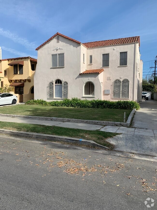 Building Photo - 824 1/2 S Curson Ave Unit 824 1-2 Rental