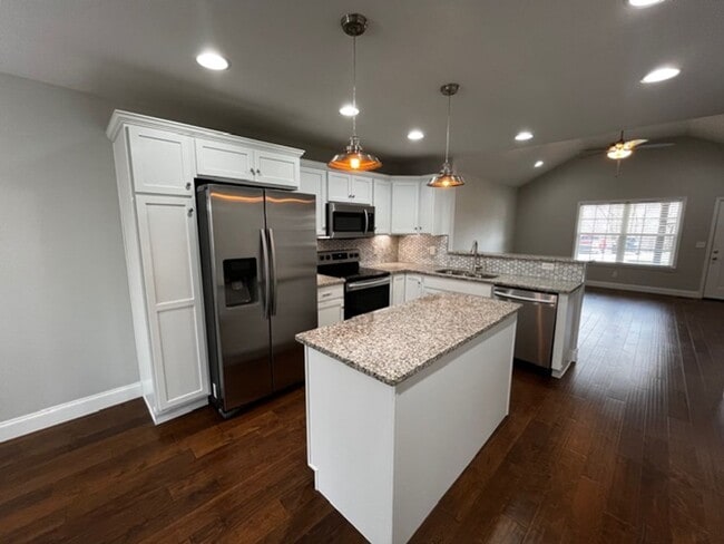 Photo - Beautiful 3 Bedroom 2 Bath home with back deck overlooking large backyard