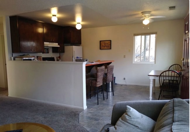 Photo - 621 W 7th St Unidad 2