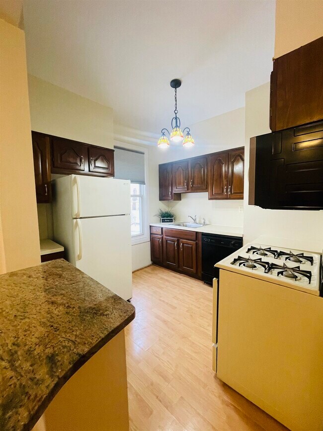 Photo - 39 W 35th St Unit 2