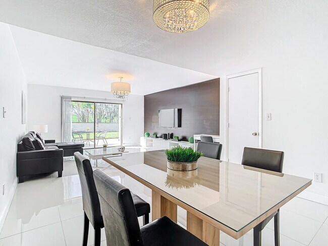 Photo - Vineland Road, Orlando, FL 32811 - 2 BR 2.5 BA townhouse