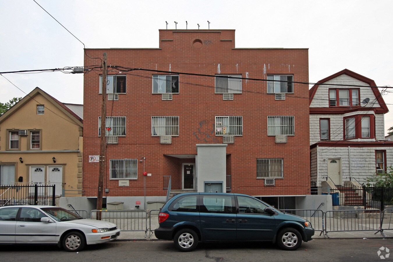 Photo - 100 -05 37th Ave