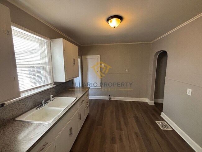 Photo - 711 W 22nd St Unit 711 W 22nd St -  2