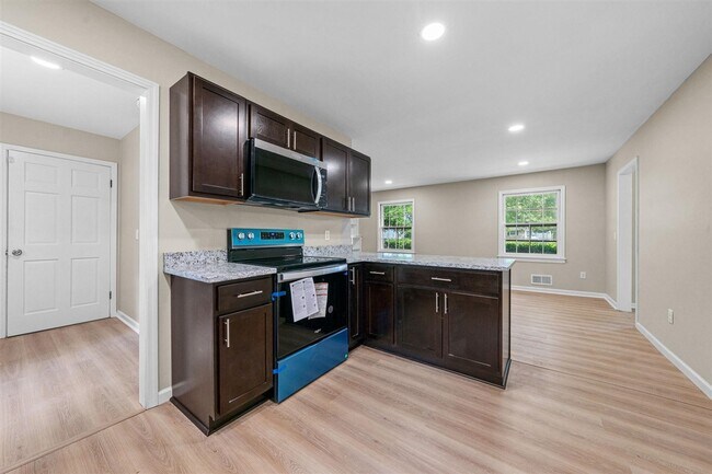 Photo - 725 Temple Ct