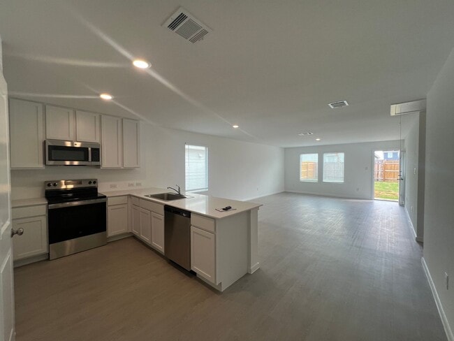 Photo - Stunning 3/2 Home In Waters Edge, Seguin, TX