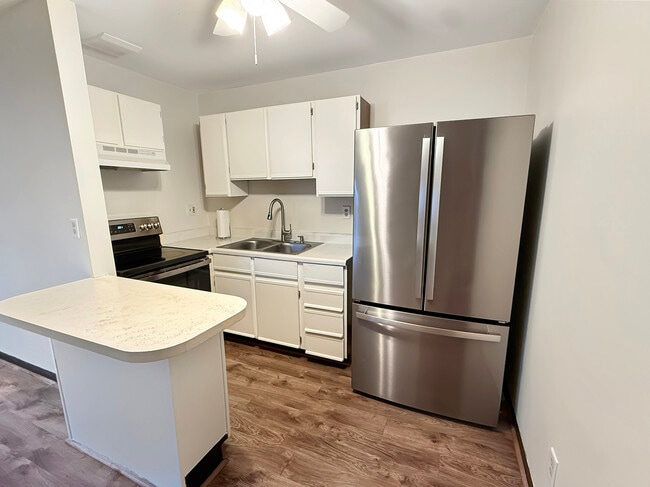 Photo - 3170 W Monroe St