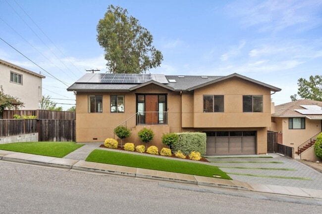 1002 Crestview Dr