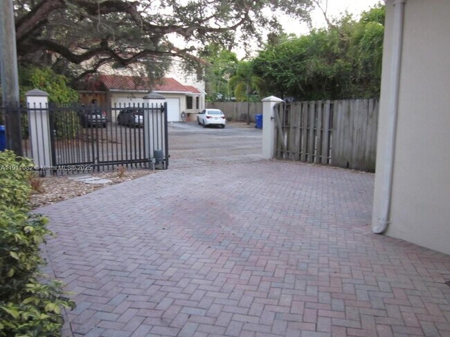 Photo - 2920 Catalina St