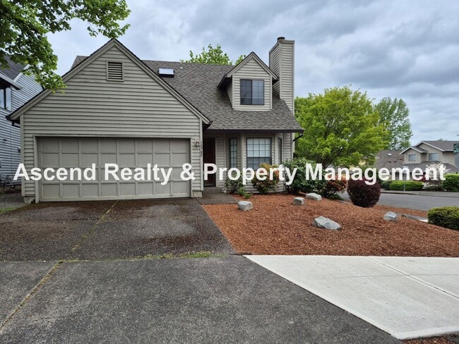 Building Photo - Ready Immediately Summer Lake 3 Bed on Corner Lot, Fenced Yard, Primary Bed on Main Level 1 Small...