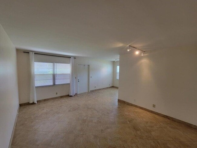 Photo - 337 Mansfield I