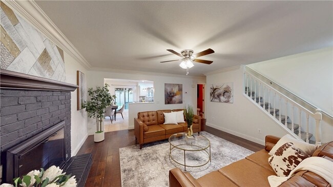 2711 W Bishop Dr