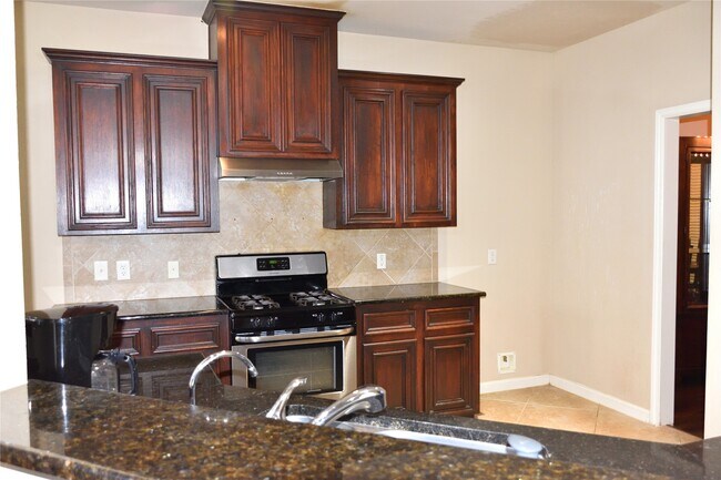 5106 Autumn Rose Ln