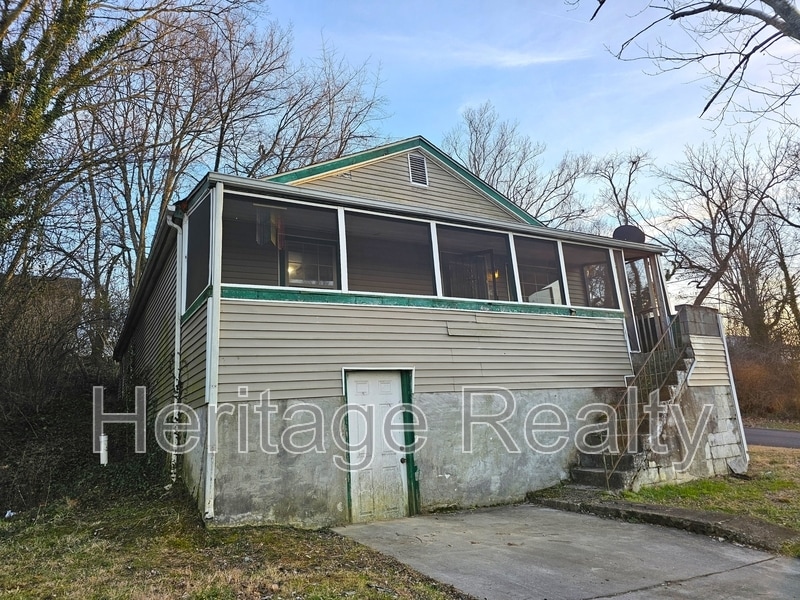 Photo - 2400 Center Ave SE