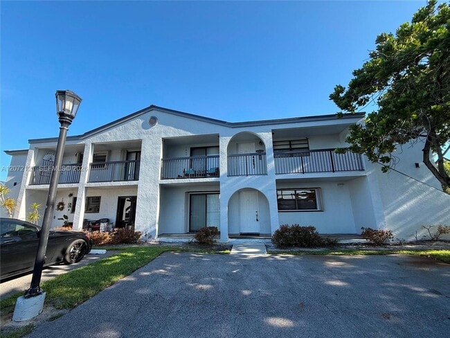 Photo - 18200 Mediterranean Blvd