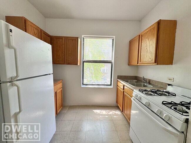 Building Photo - 1544 N Kedzie Ave Unit 1F