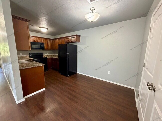 2002 Ingalls Ln