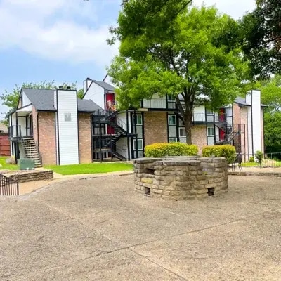 Lakeside Apartments