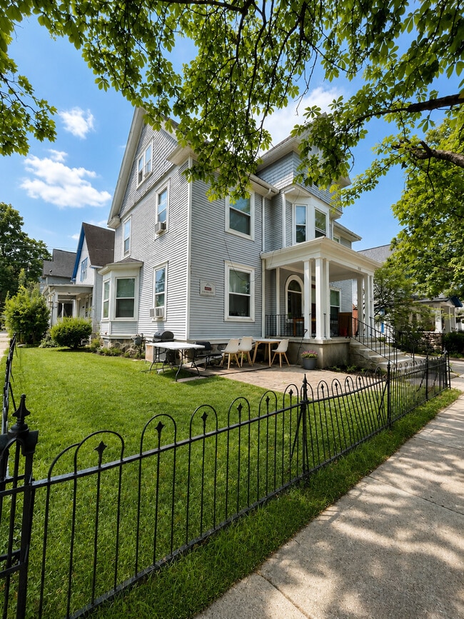 Photo - 720 Catherine St