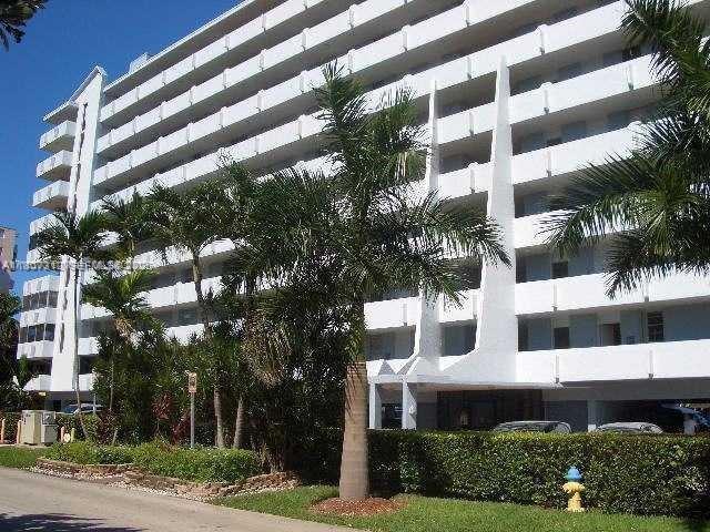 Building Photo - 3703 NE 166th St Unit 905