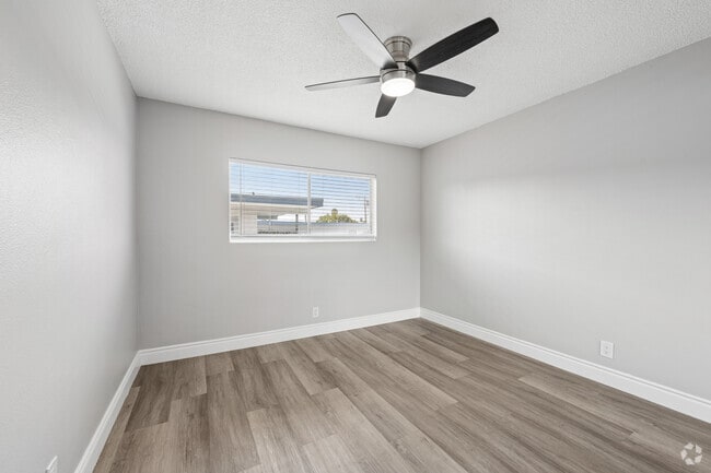 2BR, 1BA - 865SF - Primary Bedroom - Palm View Apartments in Azusa