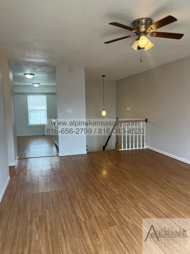 Photo - Spacious Gladstone Duplex, Croner Lot, 2 Car Garage!