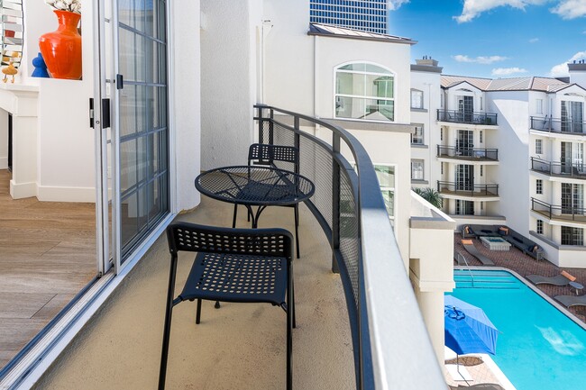 Photo - The Preston Miracle Mile Apartments