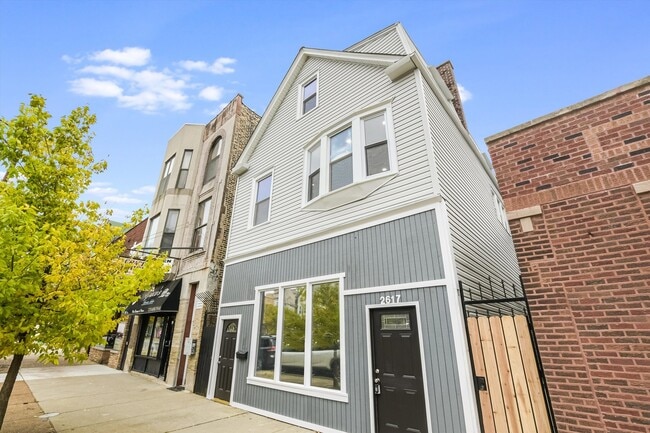 Building Photo - 2617 W Fullerton Ave