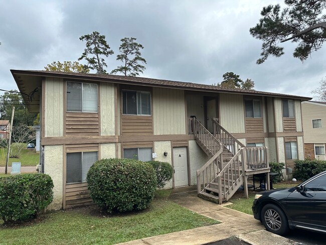 Building Photo - Downstairs Unit A