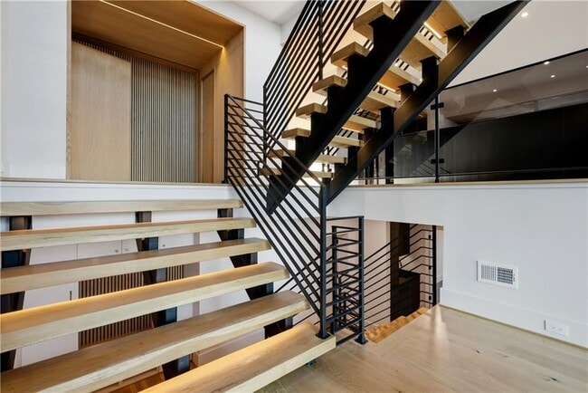 Photo - 1033 Reeder Cir NE